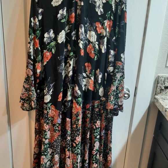 Torrid Black Floral Maxi Cardigan. - Picture 5 of 7